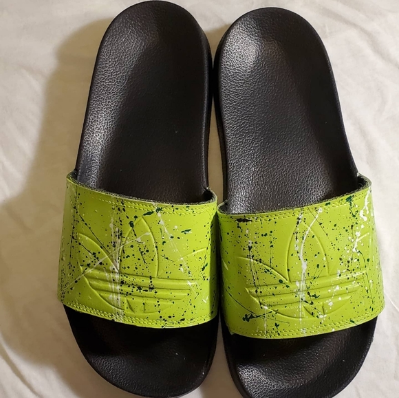 Mens Green Splatter Addias Slides - Picture 1 of 3